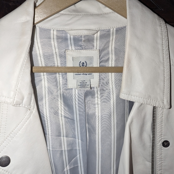 IZOD lightweight super soft white leather motorcycle jacket - Picture 9 of 10